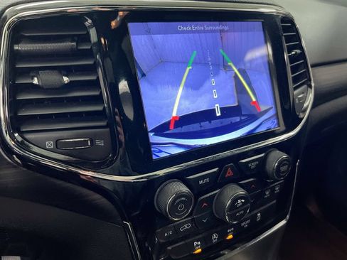 Used 2019 Jeep Grand Cherokee Altitude AWD/4WD image 15