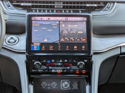 Certified 2023 Jeep Grand Cherokee Overland AWD/4WD image 17
