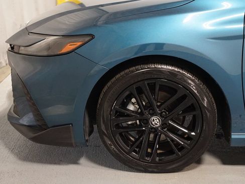Used 2025 Toyota Camry SE FWD image 5