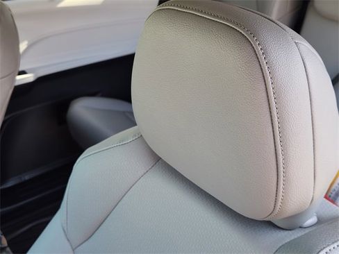 New 2026 Toyota Sienna XLE image 11