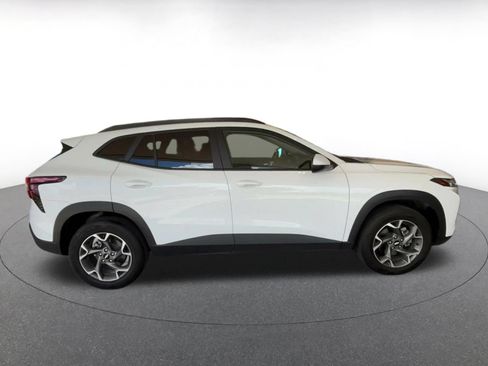 Used 2025 Chevrolet Trax LT FWD image 15