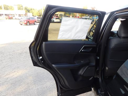 New 2025 Mitsubishi Outlander SE image 22