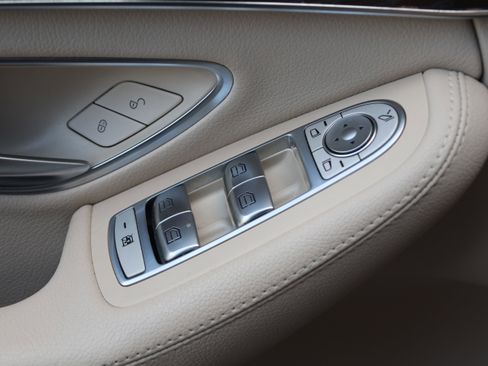 Used 2019 Mercedes-Benz C 300 Sedan image 14