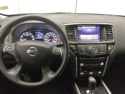 Used 2020 Nissan Pathfinder S image 22