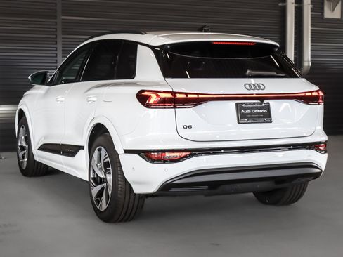 Certified 2025 Audi Q6 e-tron Premium Plus w/ Premium Plus AWD/4WD image 2