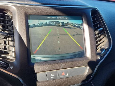 Used 2020 Jeep Cherokee Trailhawk image 13