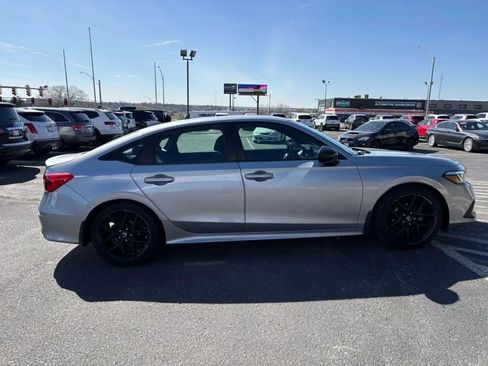 Used 2022 Honda Civic Sport image 6