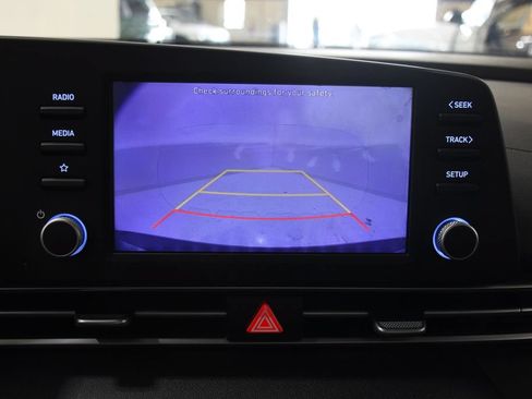 Used 2021 Hyundai Elantra SE FWD image 20