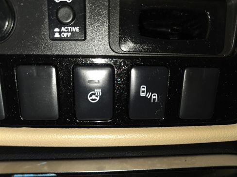 Used 2018 Mitsubishi Outlander SEL image 30