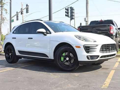 Used 2018 Porsche Macan Sport Edition AWD/4WD image 2
