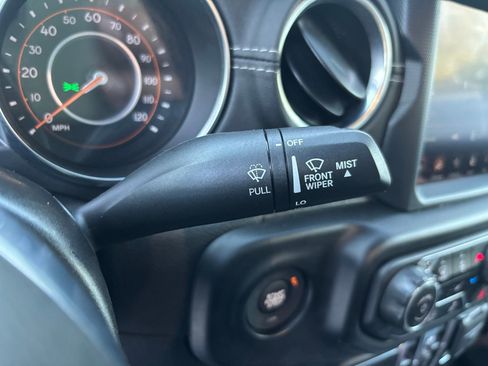 Used 2022 Jeep Gladiator Overland w/ Popular Equipment Package image 19