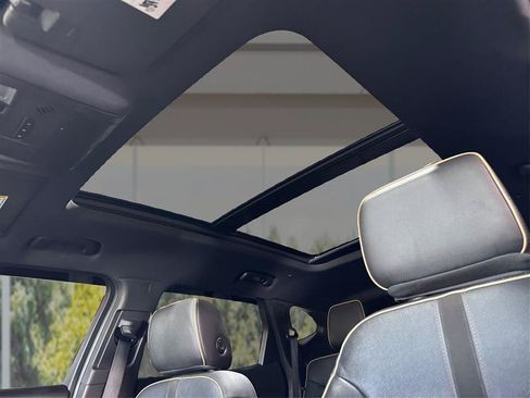 Used 2019 Chevrolet Blazer Premier w/ Sun and Wheels Package AWD/4WD image 21