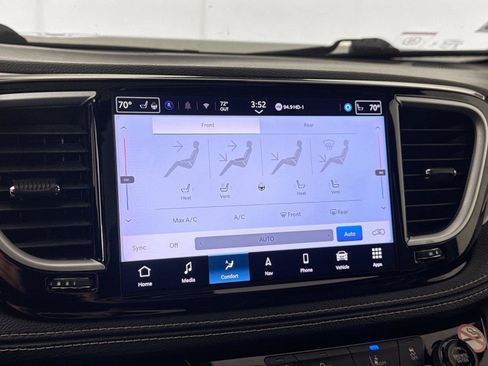 Used 2025 Chrysler Pacifica Limited FWD image 27