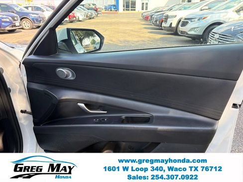 Used 2025 Hyundai Elantra SE FWD image 28