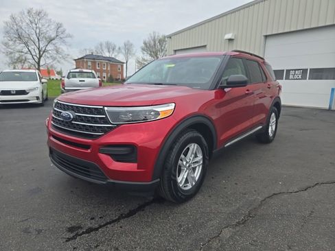 Used 2022 Ford Explorer XLT RWD image 3