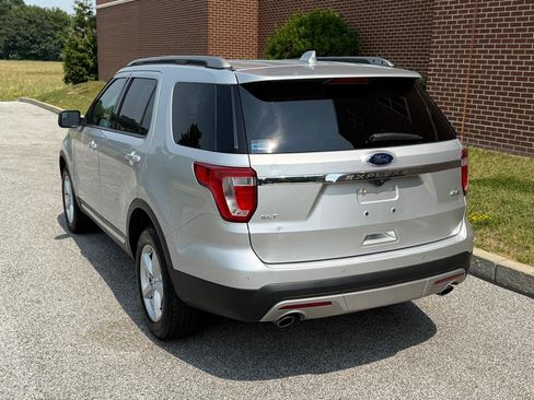 Used 2017 Ford Explorer XLT w/ Equipment Group 202A AWD/4WD image 9
