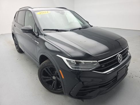 Used 2024 Volkswagen Tiguan SE R-Line AWD/4WD image 2