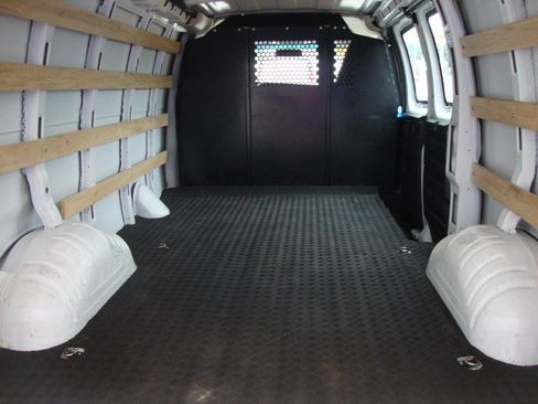 Used 2025 GMC Savana 2500 w/ Driver Convenience Package RWD image 8