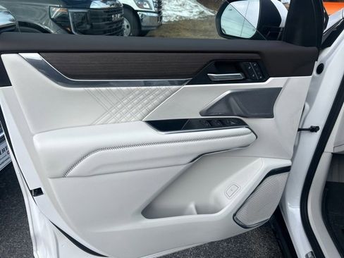 Used 2024 GMC Acadia Denali w/ Super Cruise Package image 15