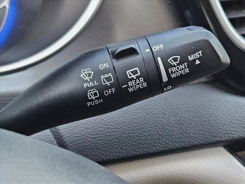 Used 2024 Chrysler Pacifica Touring-L FWD image 16