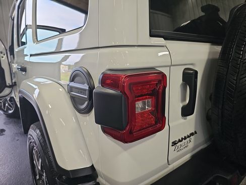 Used 2025 Jeep Wrangler Unlimited Sahara AWD/4WD image 33