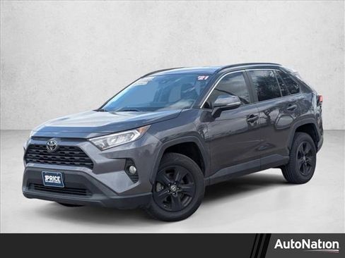 Used 2021 Toyota RAV4 XLE image 1