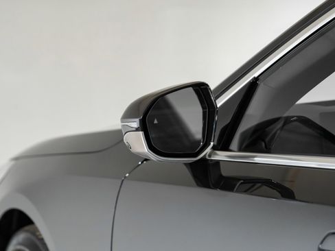 Used 2025 BMW 530i w/ Premium Package RWD image 43