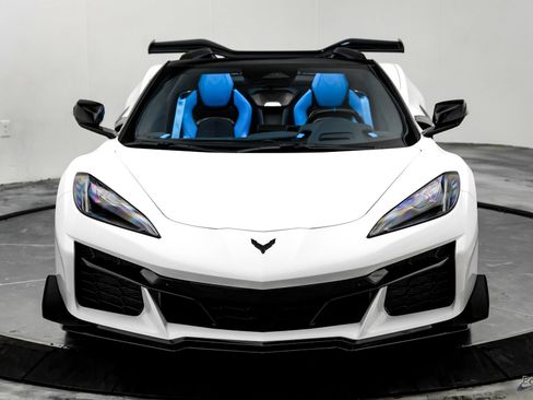 Used 2025 Chevrolet Corvette Z06 w/ Z07 Performance Package RWD image 36