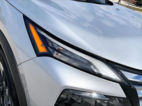 Certified 2025 Nissan Rogue SV FWD image 28