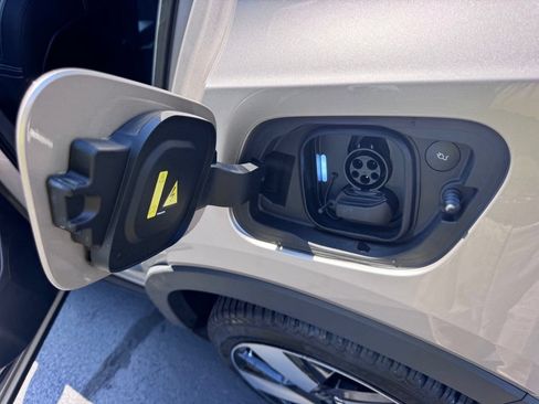 Used 2023 Volvo XC40 Recharge Ultimate w/ Protection Package Premier AWD/4WD image 23