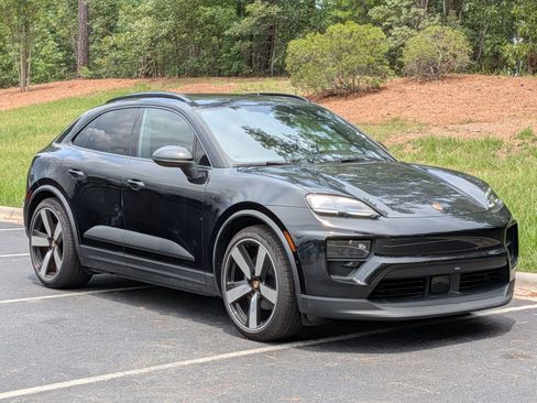 Certified 2025 Porsche Macan 4 Electric AWD/4WD image 25