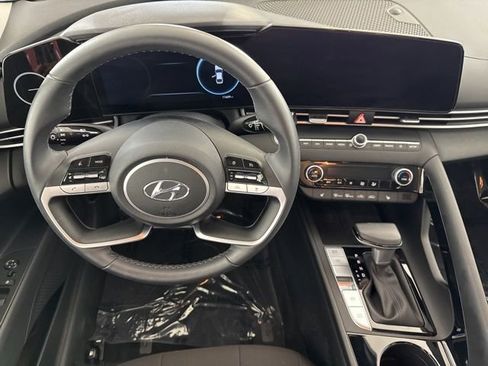 Used 2023 Hyundai Elantra SEL w/ Convenience Package FWD image 28