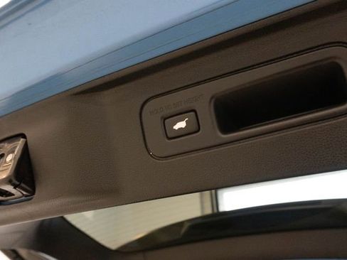 Used 2025 Honda Pilot TrailSport image 14