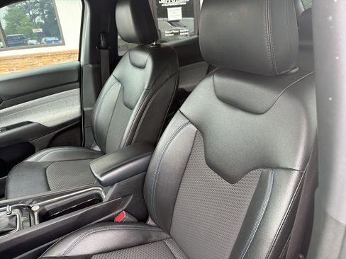 Used 2024 Jeep Compass Latitude AWD/4WD image 3
