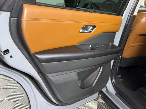 Used 2024 Nissan Pathfinder Platinum image 26