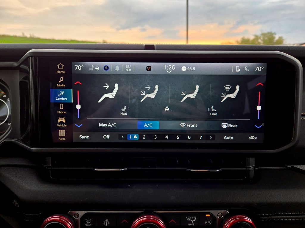 Used 2025 Jeep Gladiator Sport AWD/4WD image 24