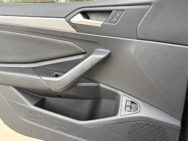 Used 2024 Volkswagen Jetta SE w/ Panoramic Sunroof Package FWD image 21