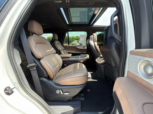 Used 2025 Lincoln Navigator Black Label AWD/4WD image 11