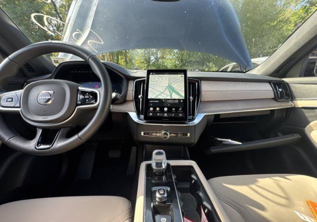Certified 2025 Volvo XC90 B5 Core AWD/4WD image 5