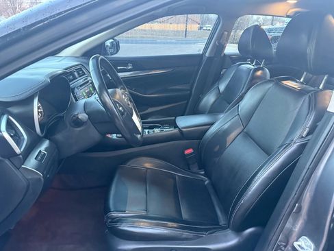 Used 2022 Nissan Maxima SV w/ Floor Mat Group FWD image 10