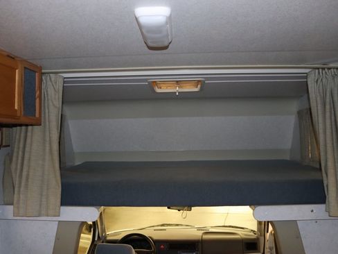 Used 2002 Volkswagen Eurovan FWD image 36