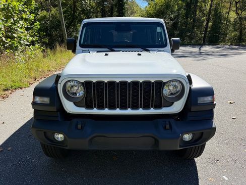 Used 2025 Jeep Wrangler Unlimited Sport image 3