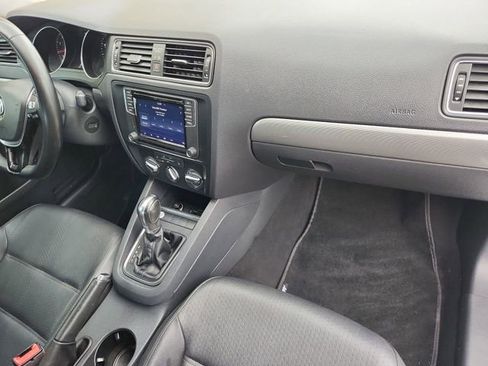 Used 2017 Volkswagen Jetta SE FWD image 27
