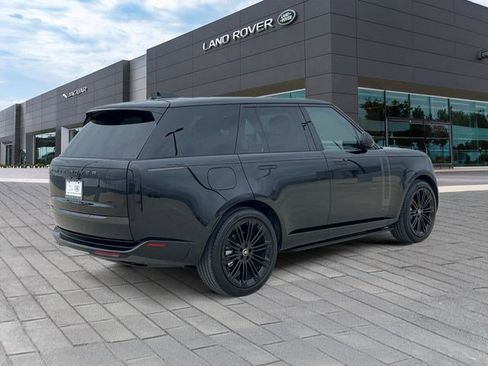 Used 2025 Land Rover Range Rover SE AWD/4WD image 5