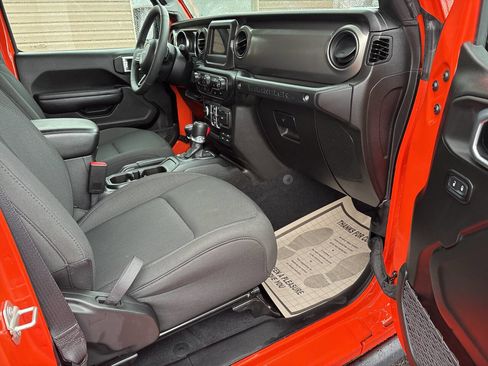 Used 2023 Jeep Wrangler Unlimited w/ Cold Weather Group image 8