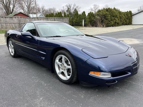 Used 2001 Chevrolet Corvette Coupe w/ Preferred Equipment Group1 image 3