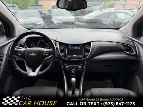 Used 2020 Chevrolet Trax LT w/ Driver Confidence Package AWD/4WD image 21
