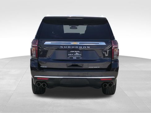 Used 2024 Chevrolet Suburban Premier RWD image 4