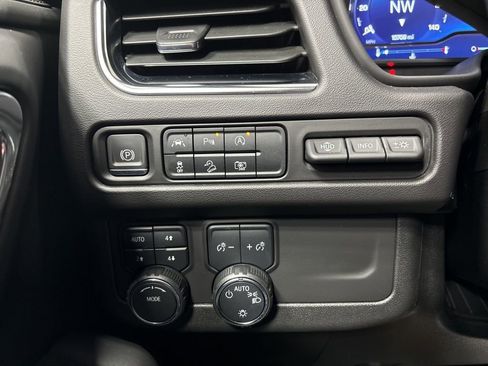 Used 2024 Chevrolet Tahoe High Country AWD/4WD image 35