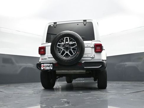 Used 2025 Jeep Wrangler Unlimited Sahara AWD/4WD image 47